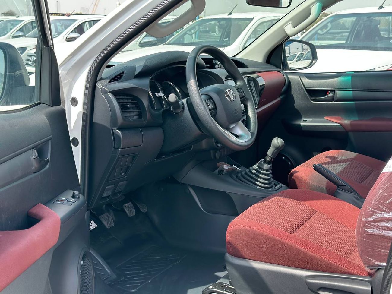 تويوتا هيلوكس S/C 2.7 لتر PTR M/T 4X4 // 2026 // خيار متوسط مع نوافذ كهربائية // عرض خاص // من فورمولا أوتو // للت