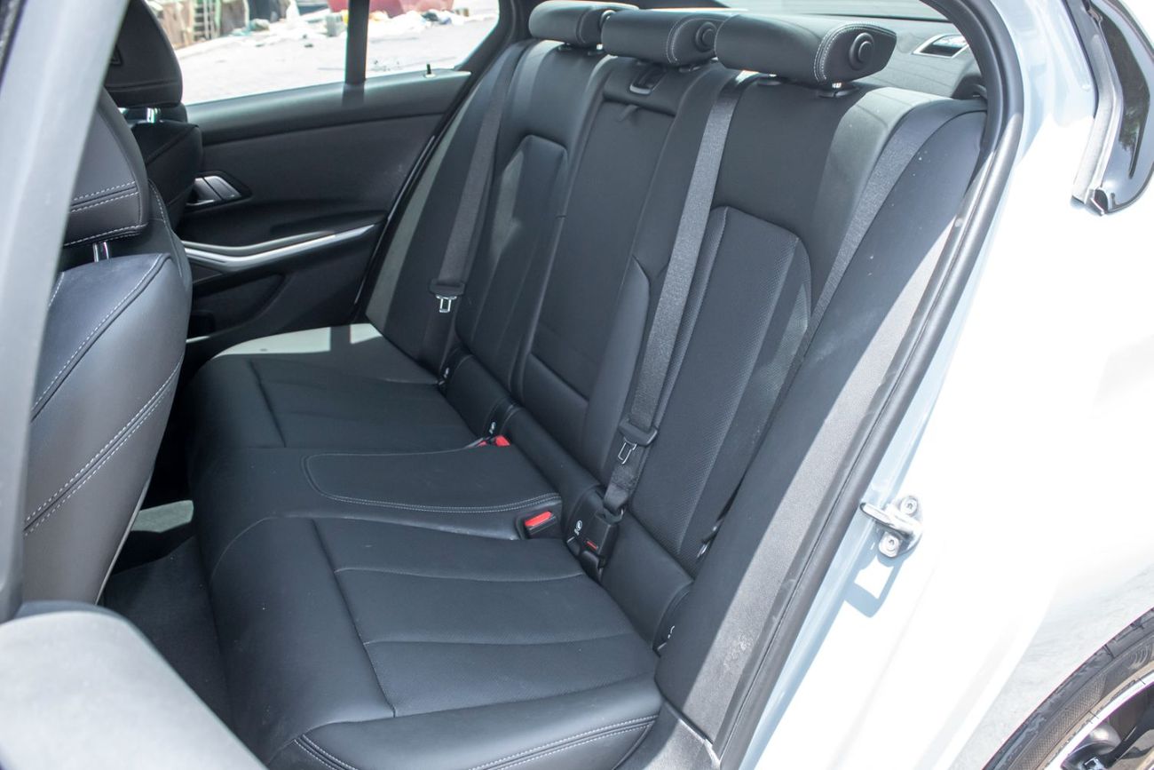 بي أم دبليو 320 M MODERN LINE