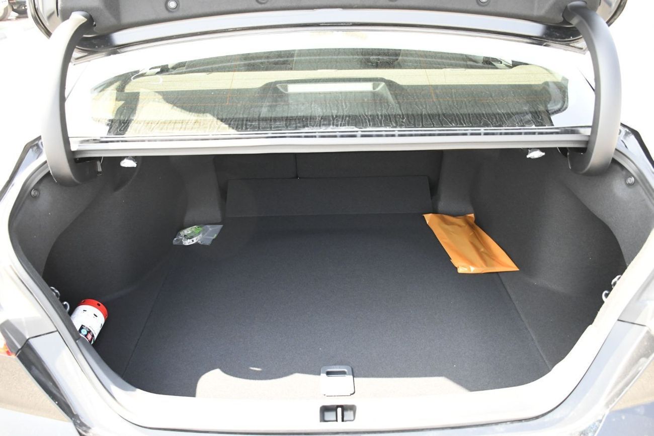 Toyota Camry LE 2.5L with Wireless Charger ( Ready Stock )