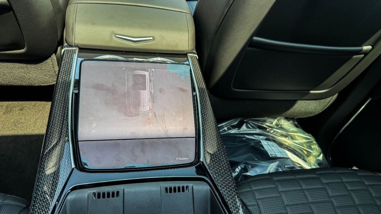 كاديلاك إسكالاد V Executive 6.2L V8 Supercharged 4WD 2026 Brand New American Specs