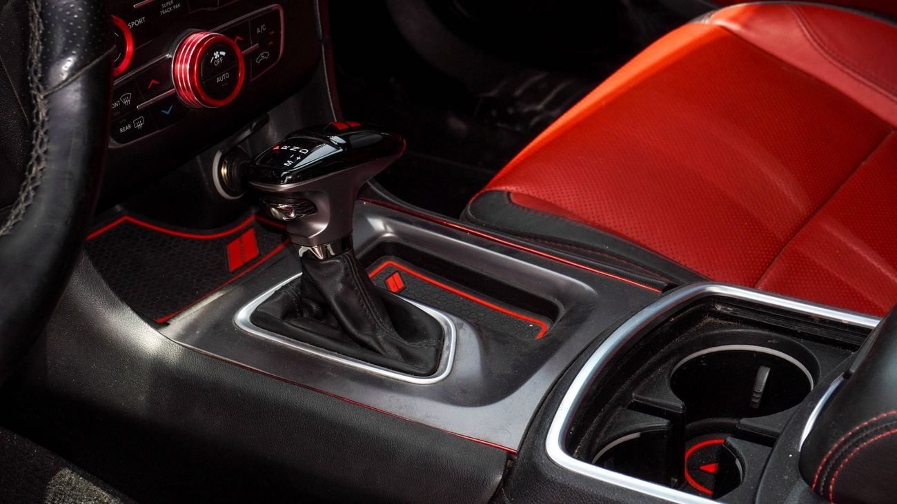 Dodge Charger SRT 5.7 L V8