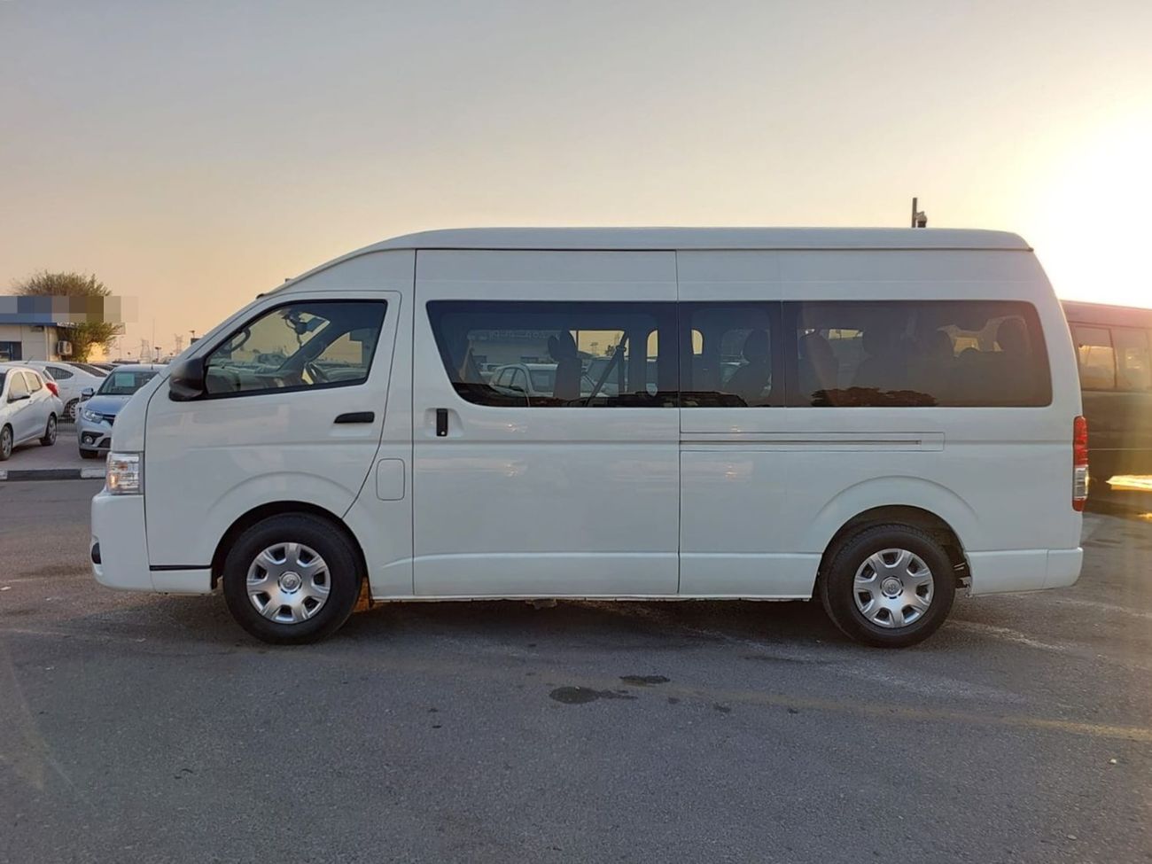 Toyota Hiace TOYOTA HIACE COMMUTER VAN RHD 2018 MODEL 3.0 L DIESEL AUTOMATIC(PM36171)