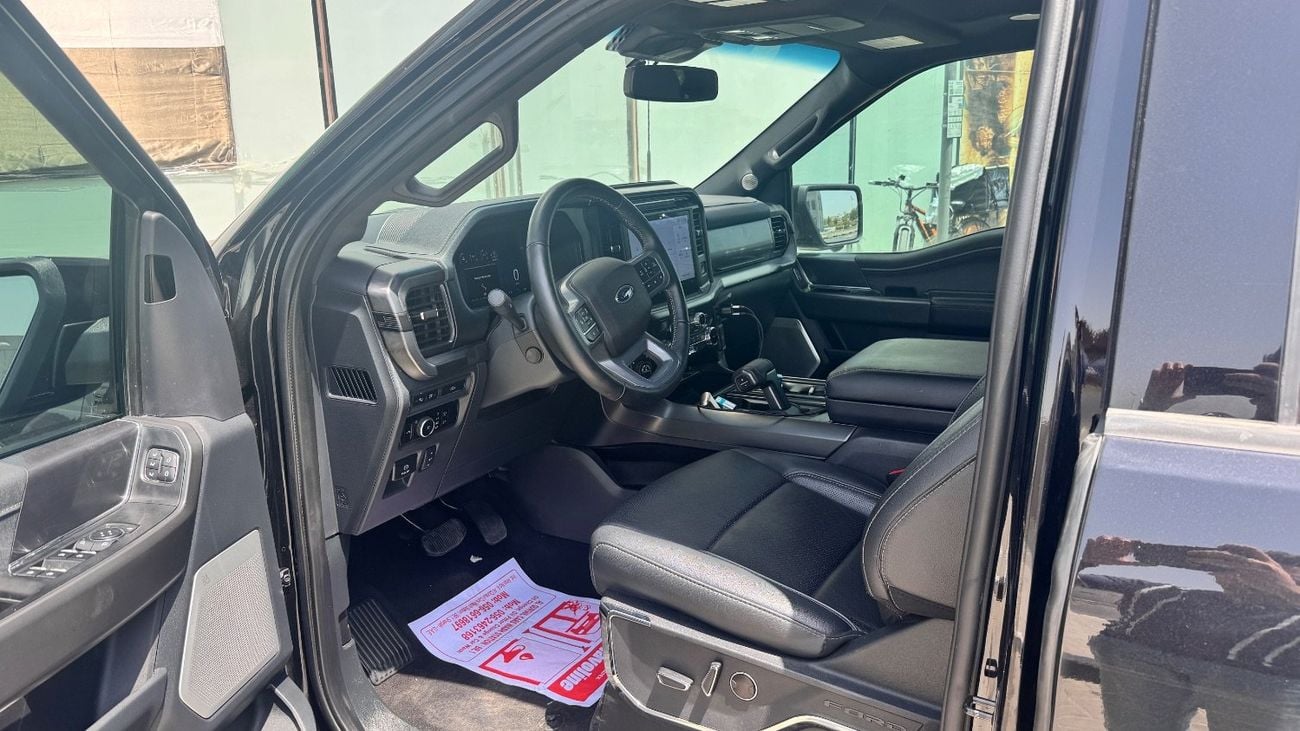 Ford F-150 LARIAT CREW CAB