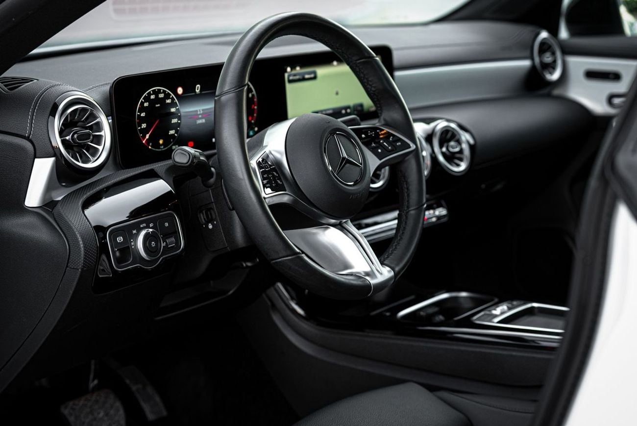 مرسيدس بنز CLA 250 Premium + 2.0L