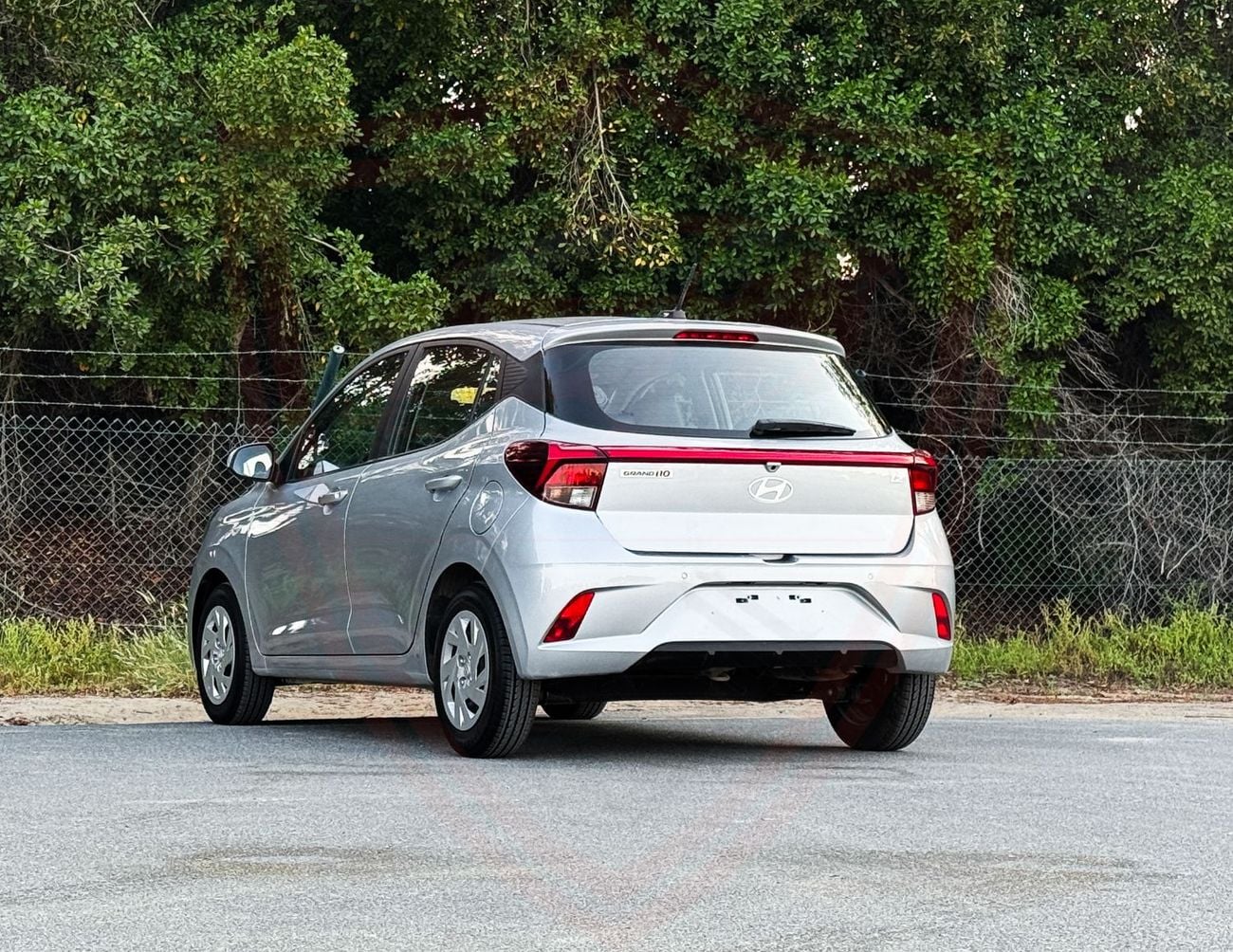 Hyundai Grand i10 Hyundai Grand i10 | 1.2 L | 2025 | GCC | Accident-Free | In Excellent Condition | 622 P.M