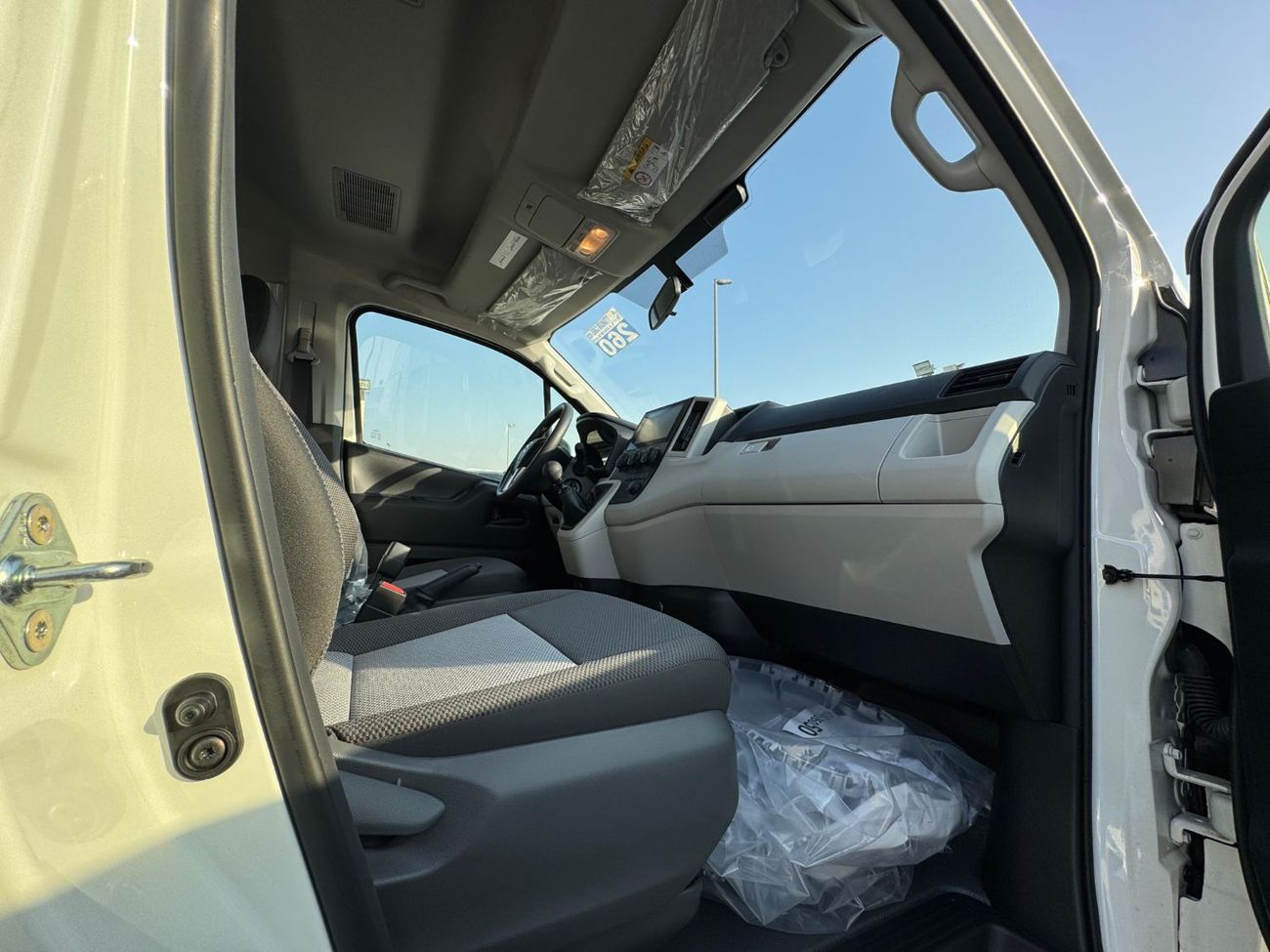 Toyota Hiace 2.8L Diesel Manual 13 seat 2026 Export Price @ 158,500 AED