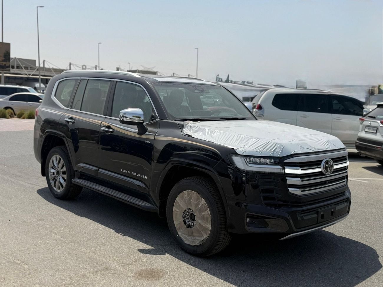 Toyota Land Cruiser VXR LC300 3.5 HYBRID GCC OMANI 2026