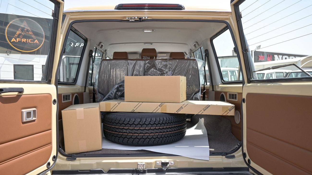 Toyota Land Cruiser 76 2.8 MT full option 2025