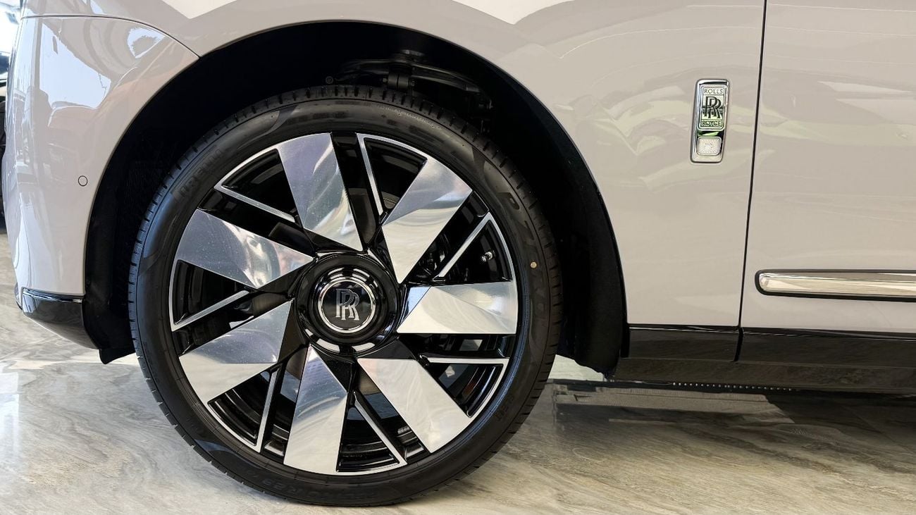 Rolls-Royce Cullinan Rolls Royce Cullinan - Silver Badge - 2026