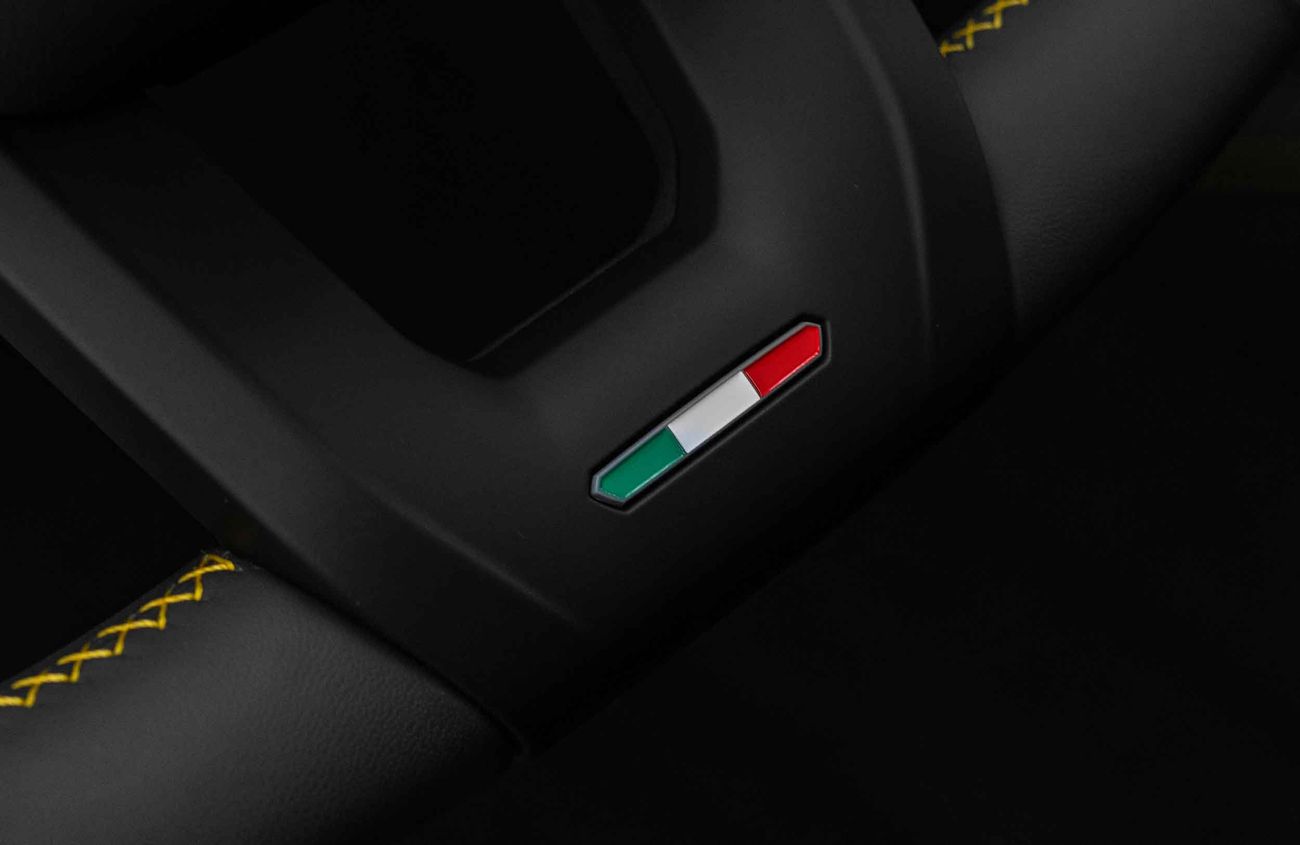 لامبورغيني اوروس 4.0L V-8 Twin-Turbocharged Engine + eMotor