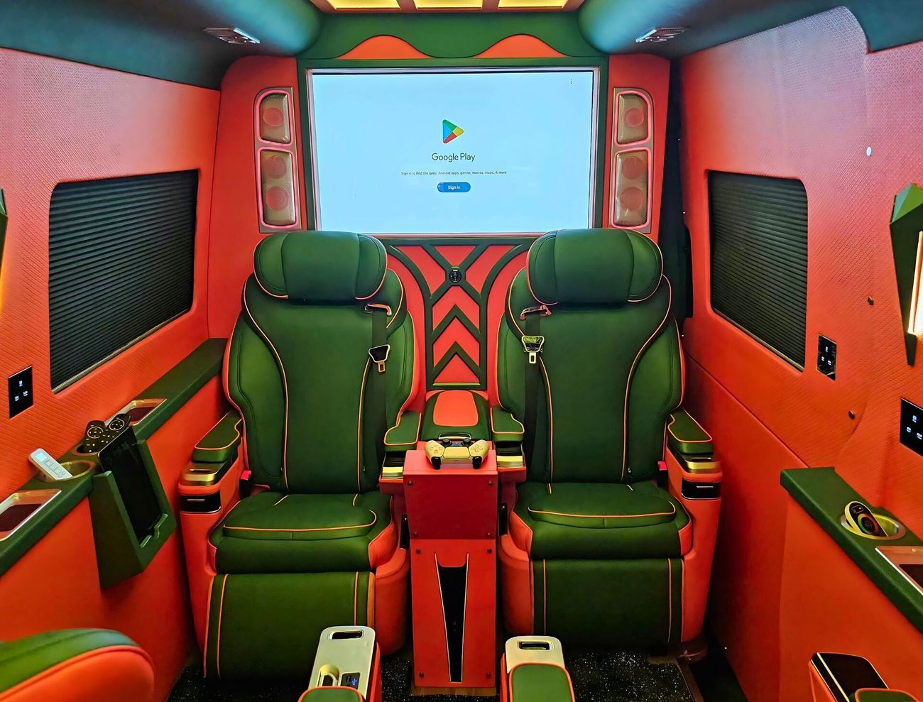 مرسيدس بنز سبرينتر A/T / DIESEL / VIP SEAT WITH VENTILATION AND MASSAGE / 9 SEATER / LOT# 72374