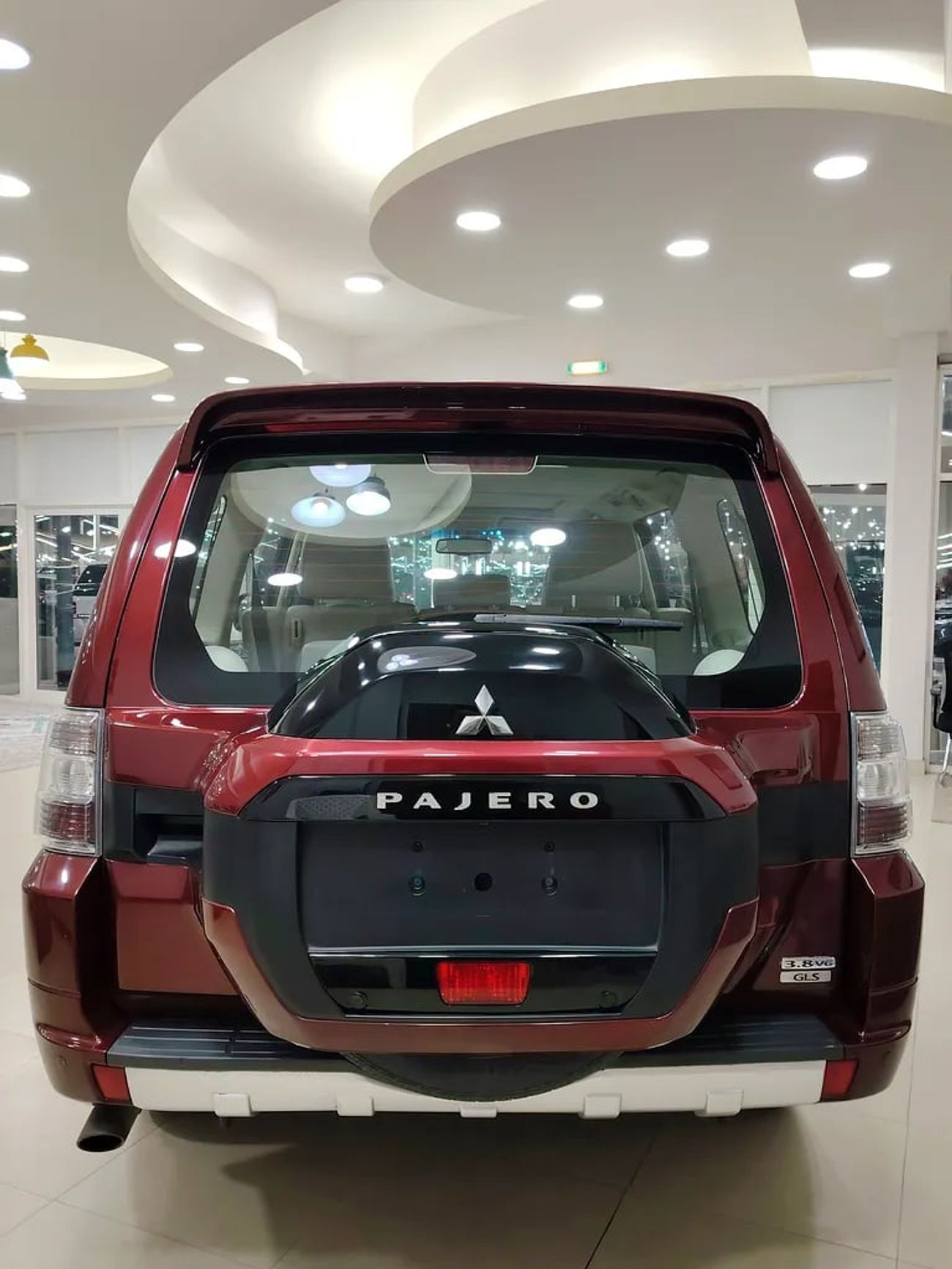 ميتسوبيشي باجيرو GLS Base 3.5L (5 Seater) 3.8L V6 GCC