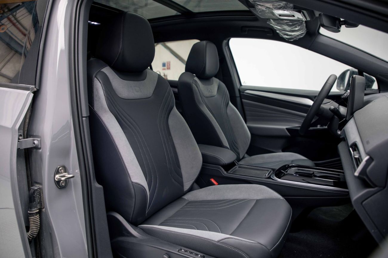 فولكس واجن ID.4 كروز 2024 VOLKSWAGEN ID4 CROZZ PRO - GREY inside BLACK | Export Only