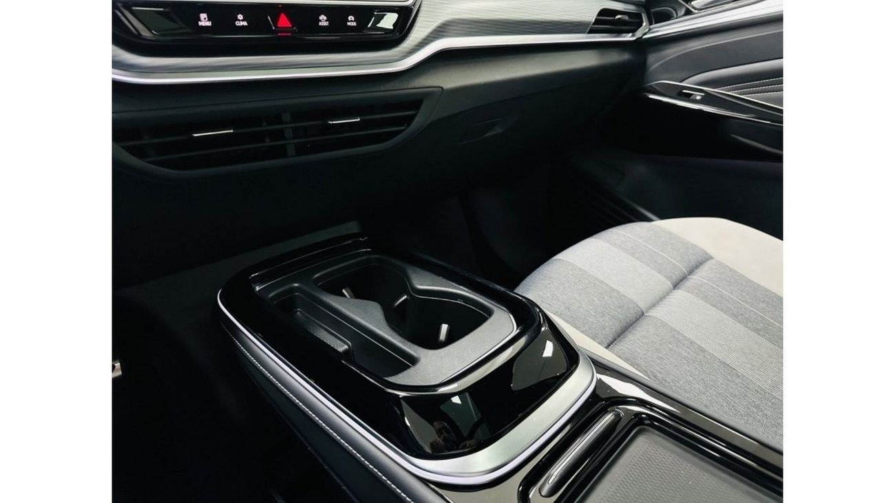 Volkswagen ID.4 Original paint .. Pure Plus .. Panoramic Roof ..