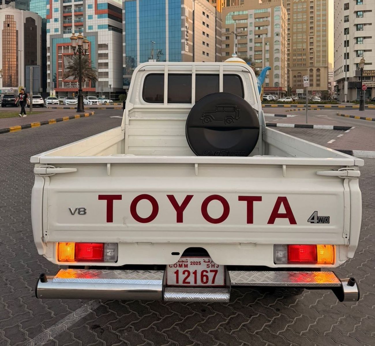 تويوتا لاند كروزر بيك آب diesel 4.5 liter ,right hand drive ,2024 shape ,year model 2017 ,only for export available