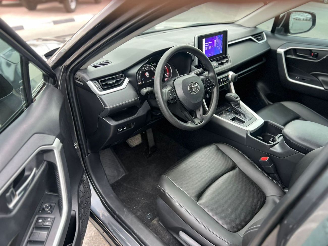 Toyota RAV4 2023 Toyota Rav4 LE Night Shade Edition - 2.5L V4 - Leather Seats With Radar - Low Mileage