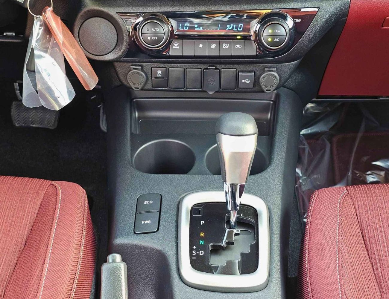 Toyota Hilux SR5 / NARROW BODY / A/T / 2.7L V4 PETROL / DVD+ CAMERA / FULL OPTION (CODE #  HP2F2)