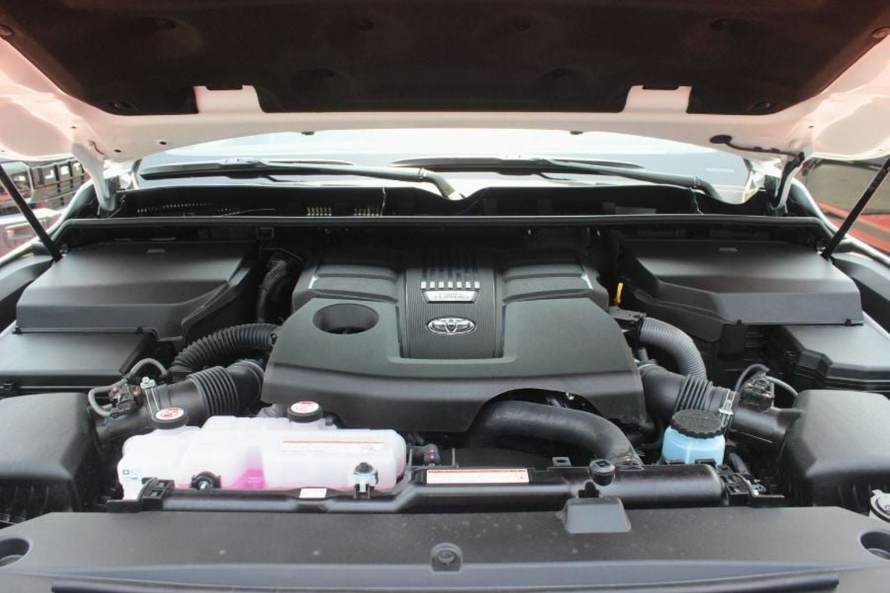 Toyota Land Cruiser VXR , UNDER WARRANTY FROM AL FUTTAIM