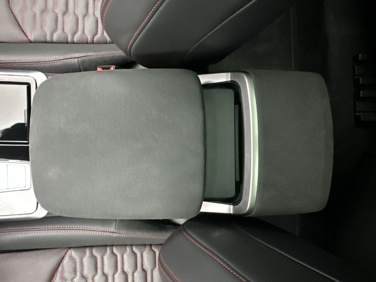 أودي RSQ8 RS Q8 SUV Performance 640hp Carbon Edition (Ref# 19681)