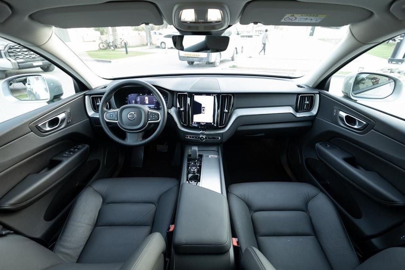 Volvo XC60 Volvo XC60 B5 Core 2024 GCC under Agency Warranty with Flexible Down-Payment.