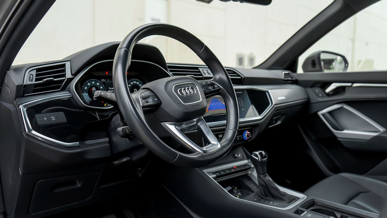 Audi Q3 40 TFSI quattro S Line 2.0L SUV