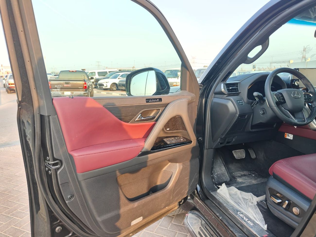 لكزس LX 600 2026 Lexus LX600 Signature (7-Seater) 3.5L V6 Twin-Turbo Petrol A/T 4WD Export Only