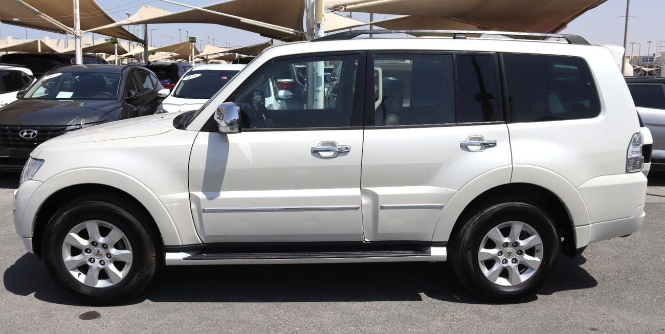 Mitsubishi Pajero Mitsubishi Pajero GCC 2022 in excellent condition, 56,000 km, 3.0L- 6 cylinder, priced at  65000 AED