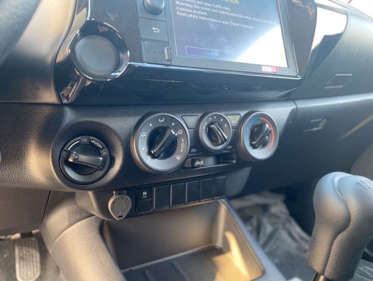 تويوتا هيلوكس 2.4 L | MT 4WD | With FABRIC SEAT | BRAND NEW