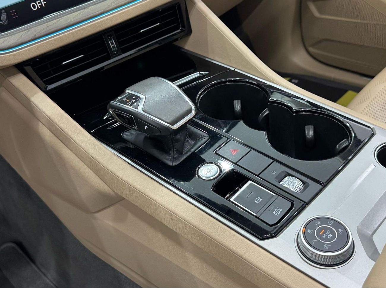 Volkswagen Touareg Highline Plus 3.0L 2019 Volkswagen Touareg Highline Plus, Warranty, Service History, GCC