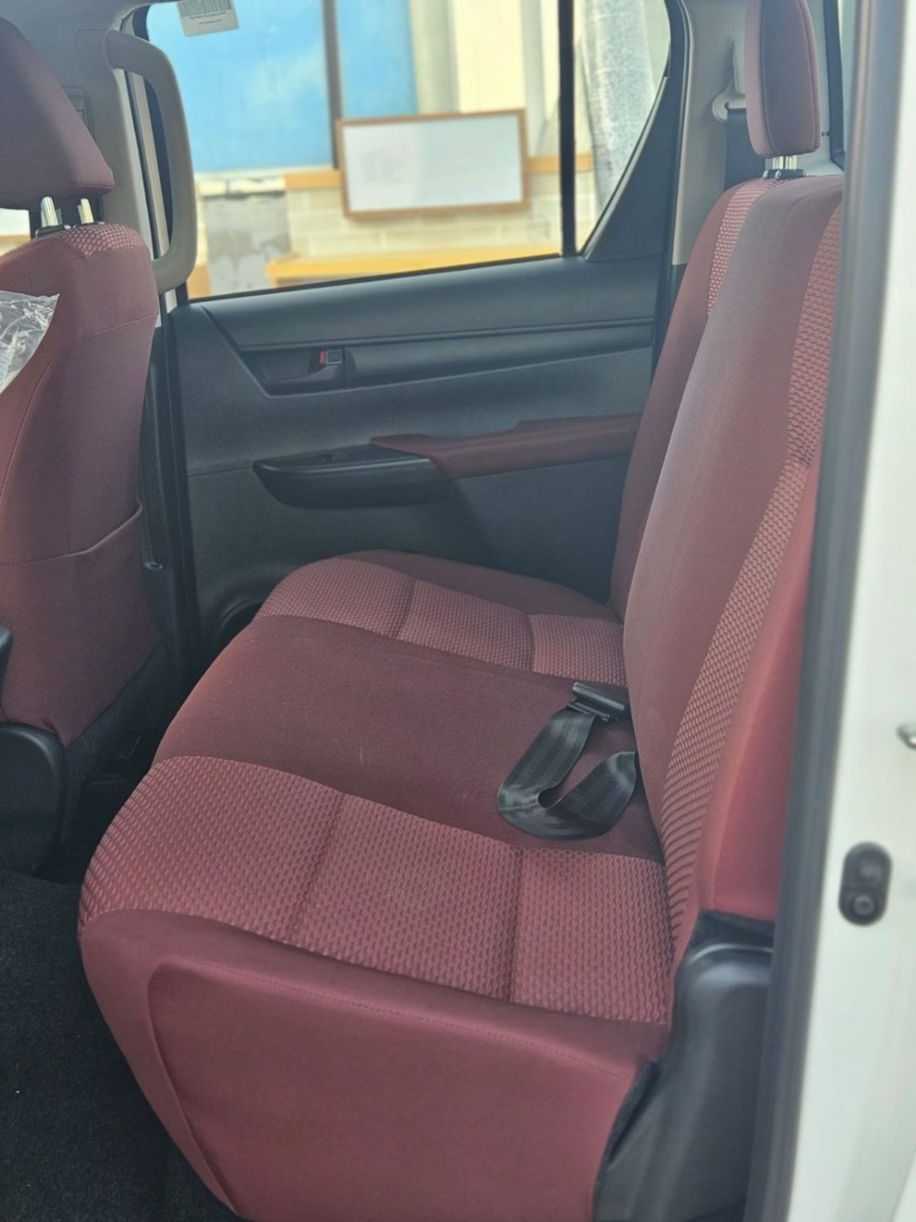 تويوتا هيلوكس Toyota Hilux Double Cabin Pickup Mid-Option 2.7L Petrol Automatic Transmission 4x4 2025