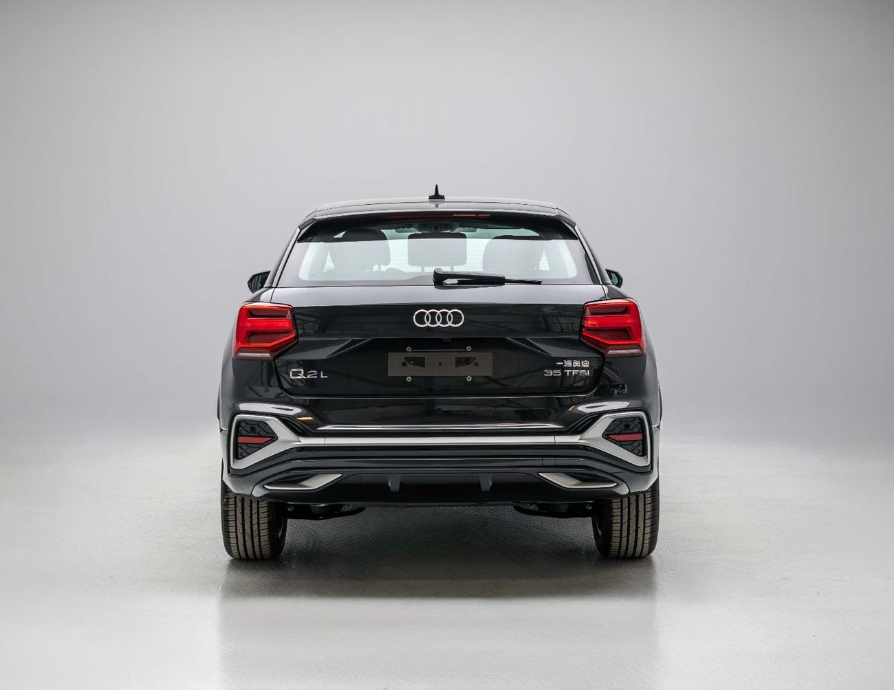 Audi Q2 Fashion 1.5L - Black Inside Black