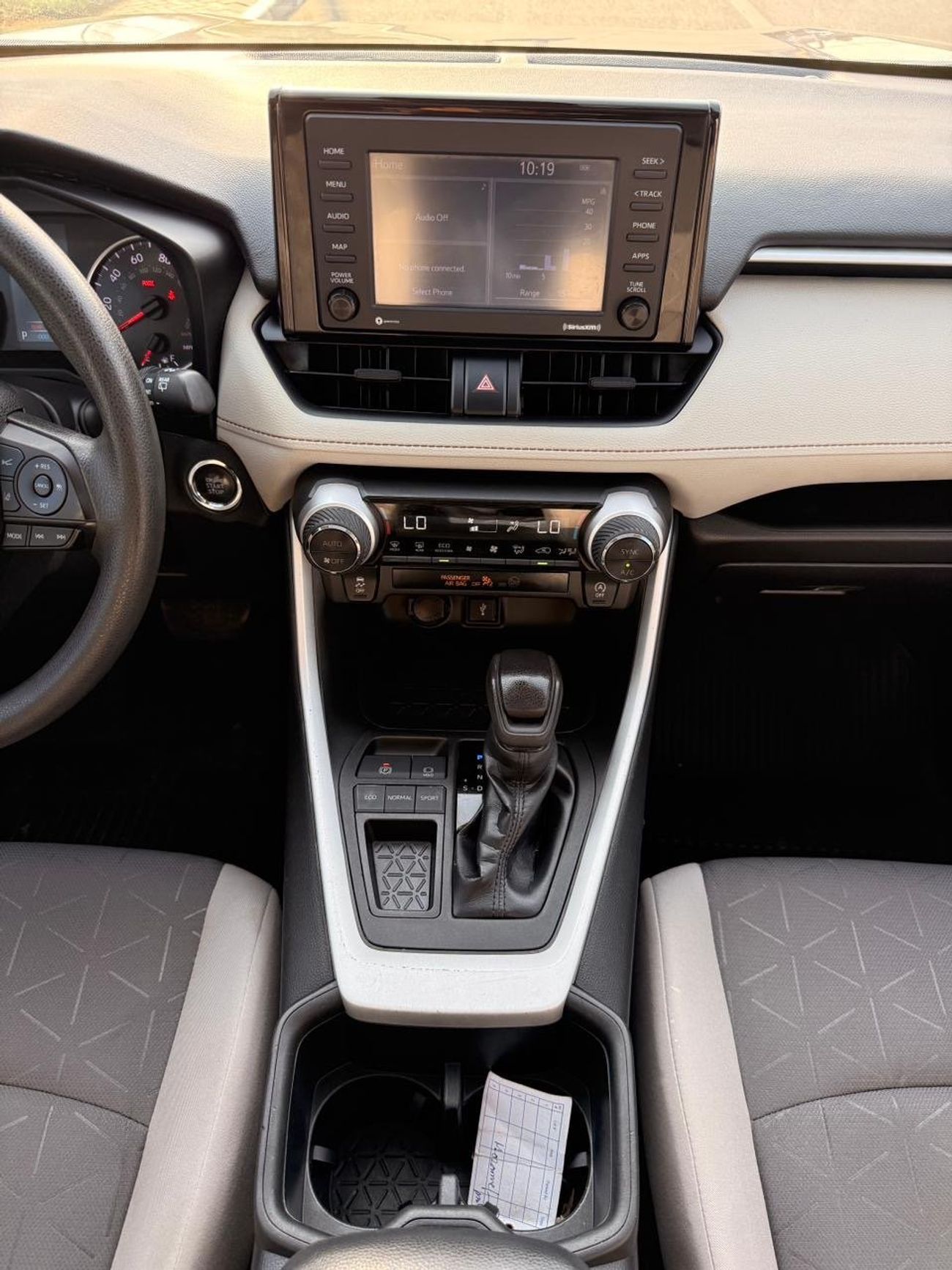 تويوتا راف ٤ XLE Full Option 2022 with sunroof, push start