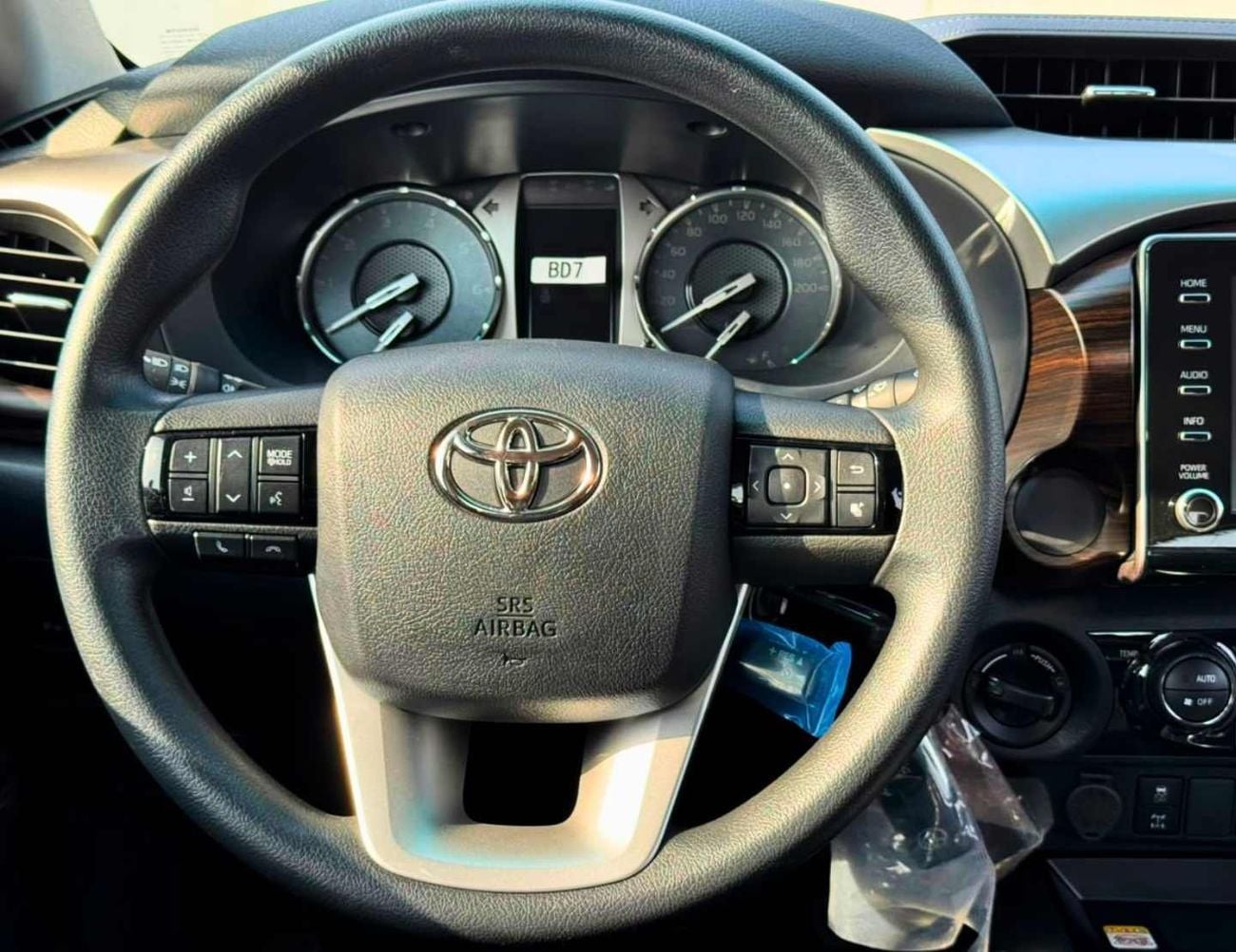 Toyota Hilux SR5 (NON GCC) SR5 | 2.8L V4 DIESEL | FULL OPTION | BLIND SPOT | OVER FNDER (CODE # HDAH1)