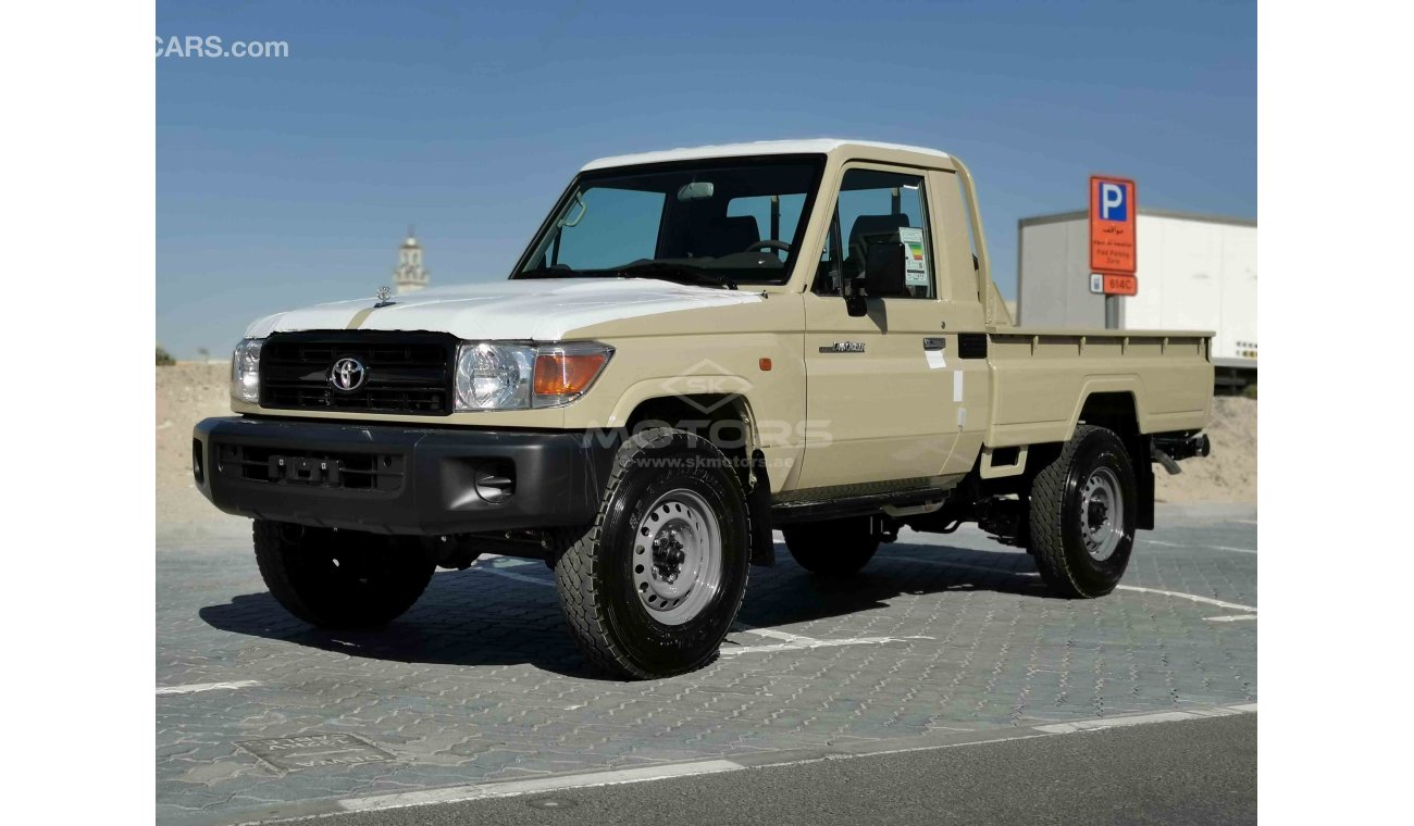 تويوتا لاند كروزر بيك آب 4.0L PETROL, 16" TYRE, TRAILER COUPLING, MANUAL WINDOWS (CODE # LCSC02)