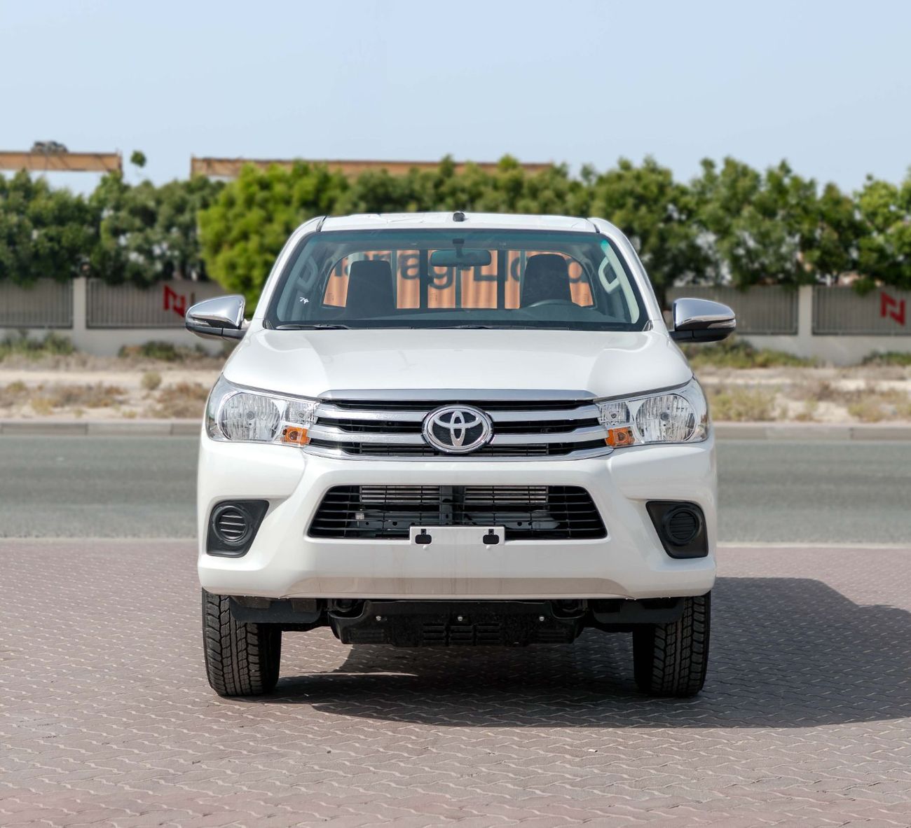 تويوتا هيلوكس 2.4L - Platinum White Pearl Inside Maroon | Export Only