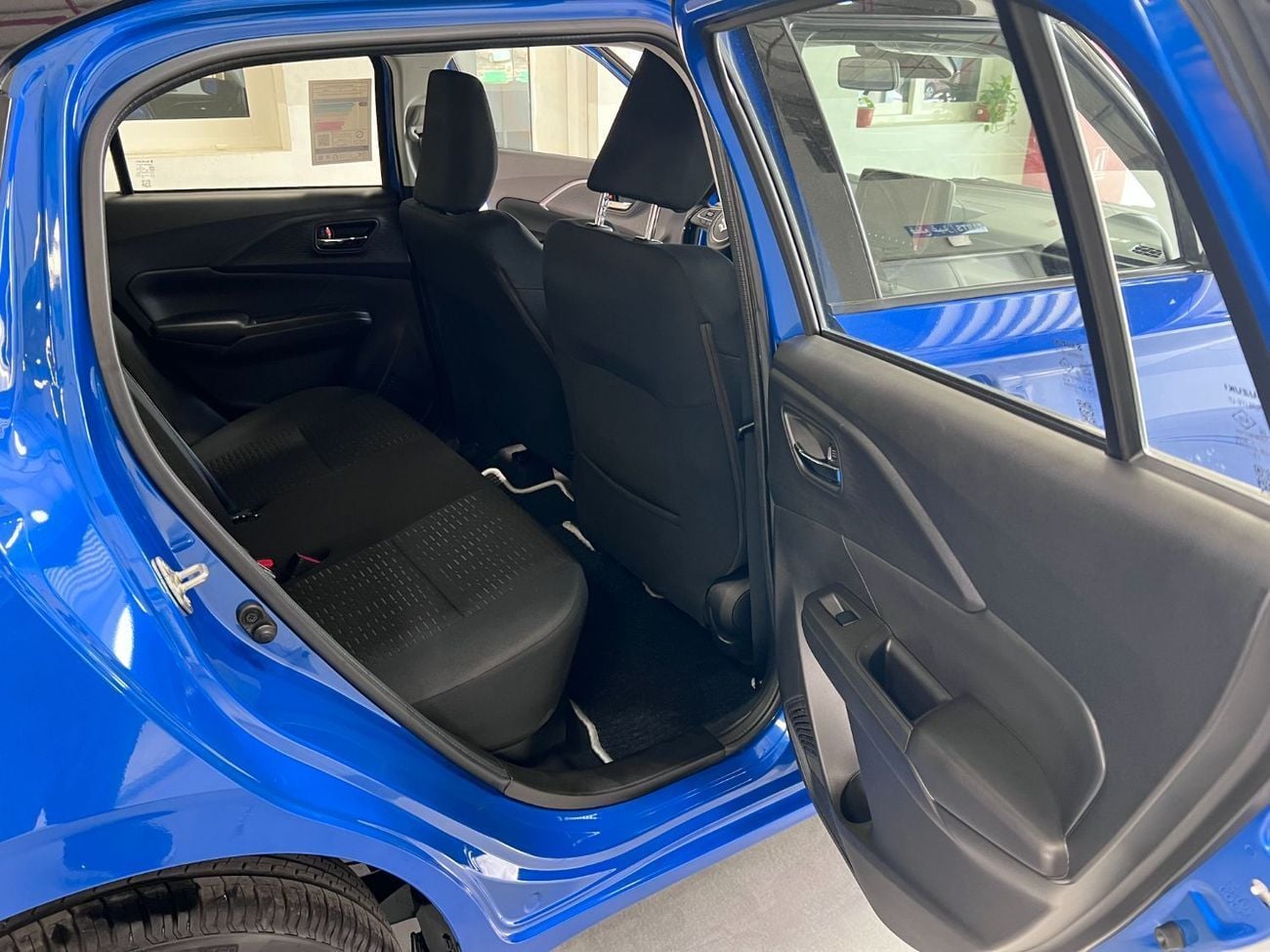 Suzuki Swift GLX STD Suzuki Swift Dzire GLX 1.2L 2025 Suzuki Swift GLX - (1 Year 20,000 Km FREE Service Contract) War
