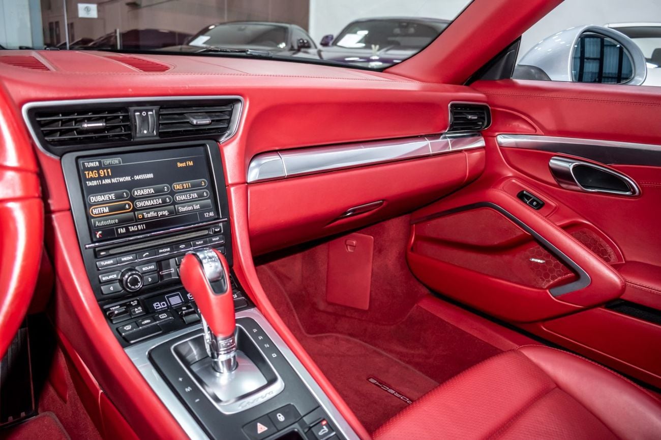 Porsche 911 CARRERA 4S