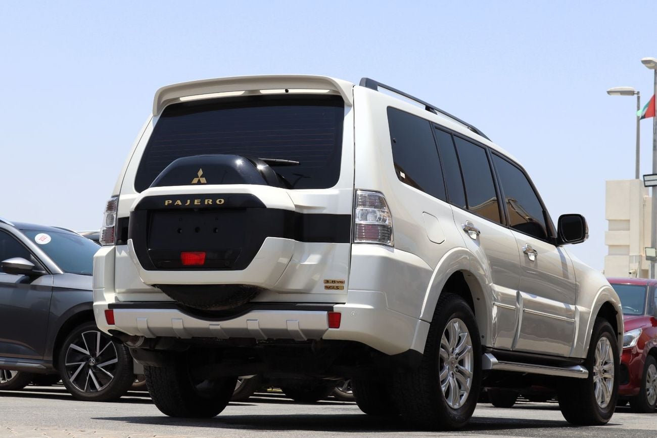 Mitsubishi Pajero GLS H/L ROCKFORD