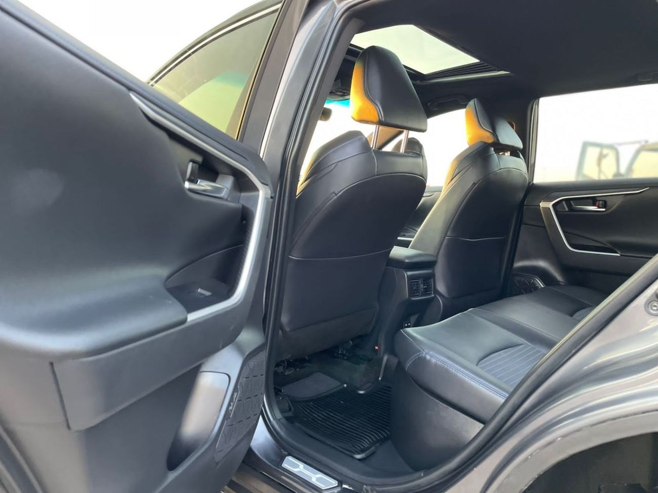 Toyota RAV4 XLE HYBRID  4X4