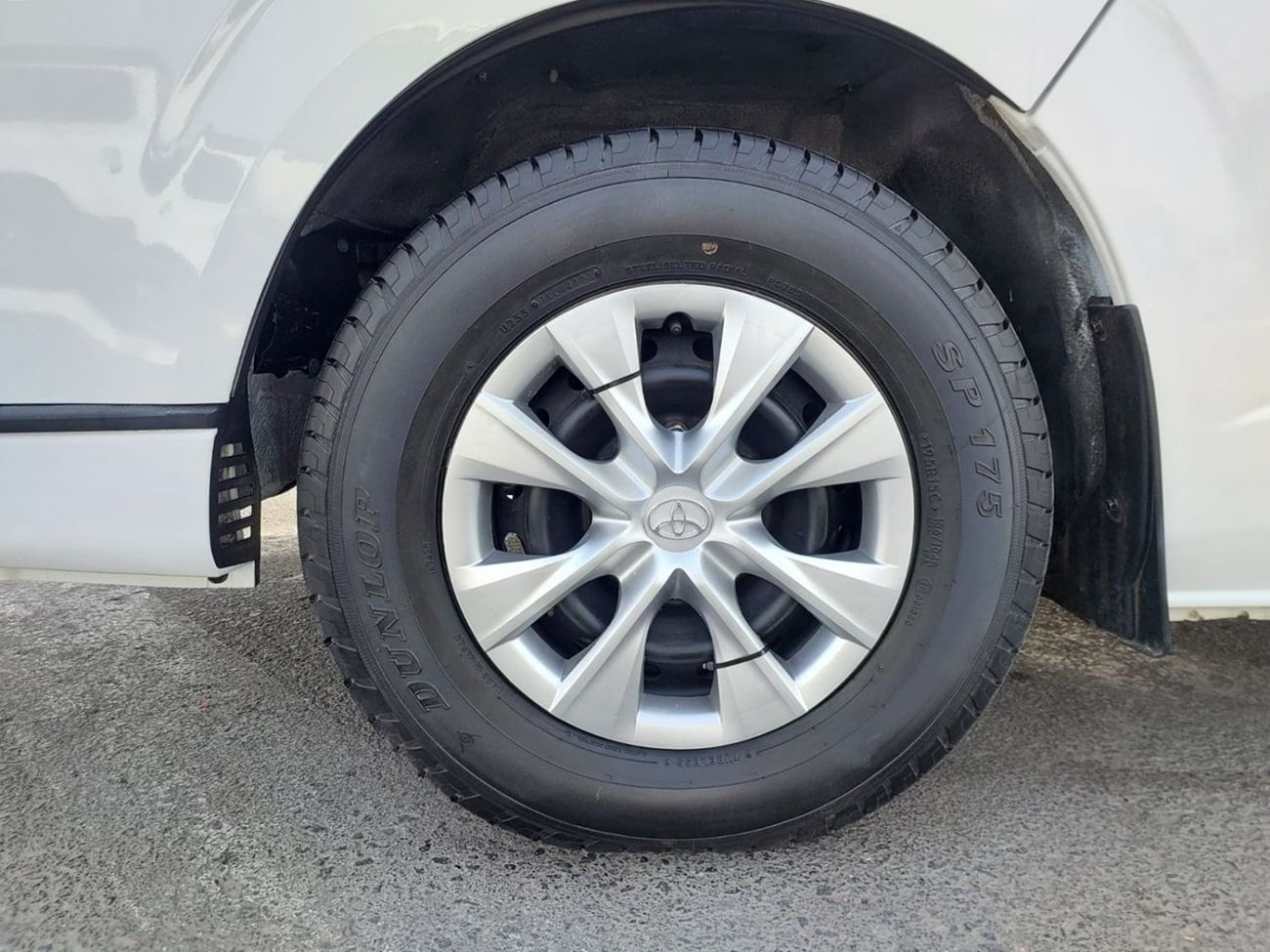 تويوتا هاياس TOYOTA HIACE COMMUTER VAN RHD 2017 MODEL 2.7 L PETROL AUTOMATIC(PM83742)