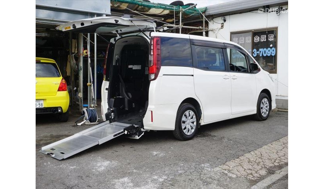 Toyota Noah ZRR80G