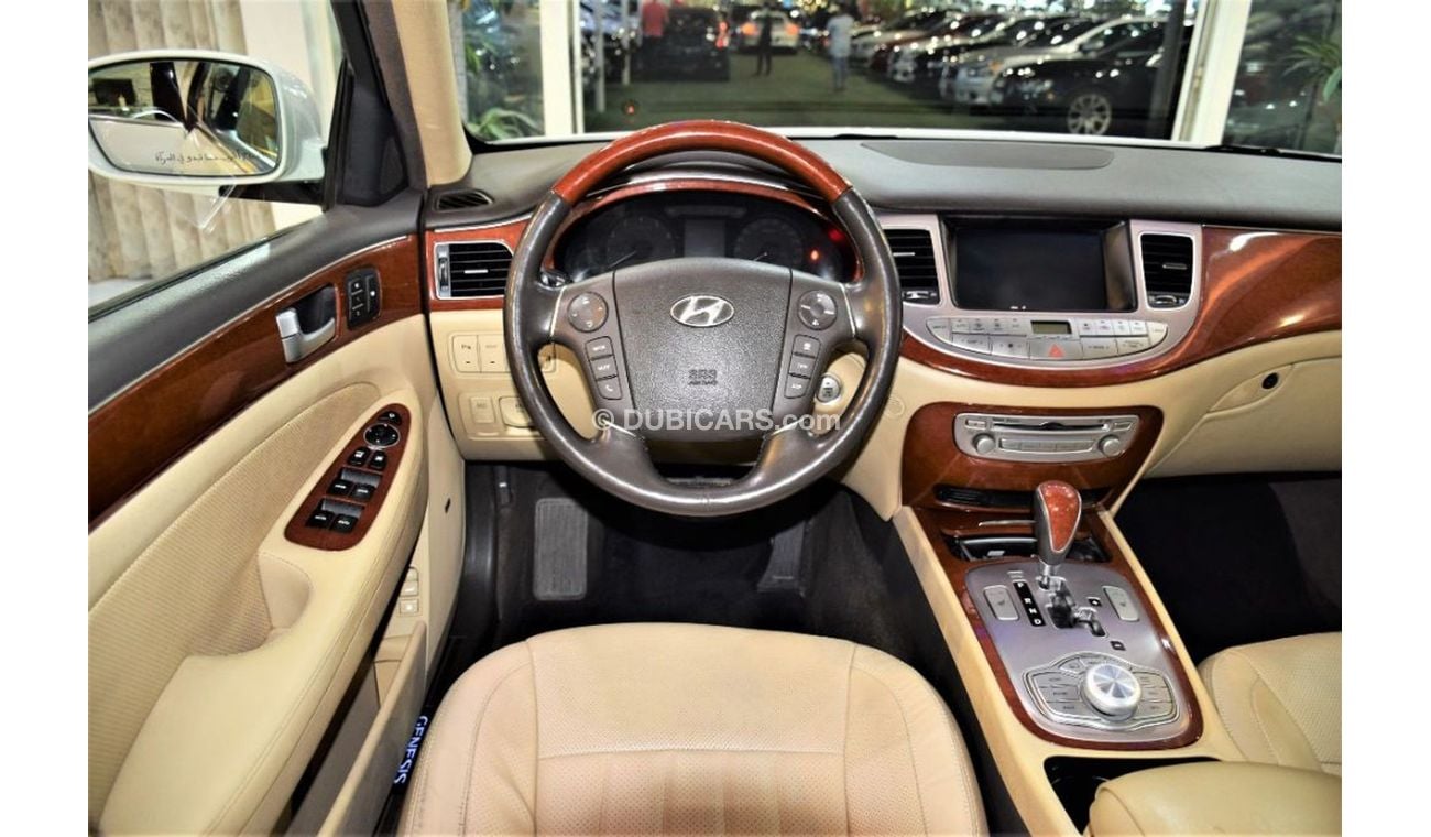 Hyundai Genesis AMAZING Hyundai Genesis 3.8 2014 Model!! in White Color! GCC Specs