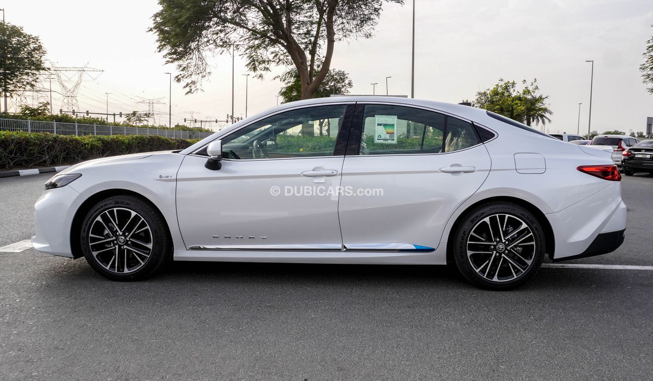 Toyota Camry LE 2.5 L Hybrid