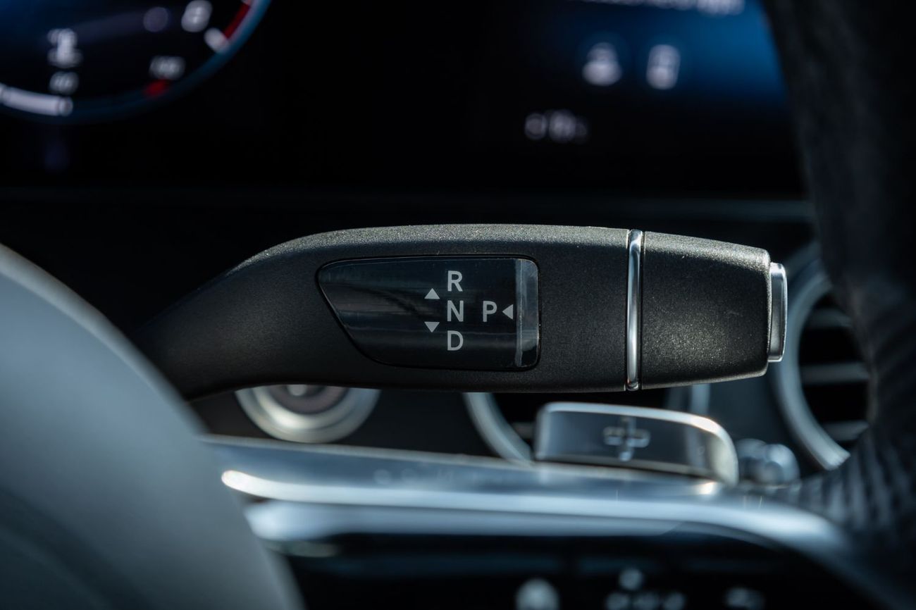 مرسيدس بنز E300 Premium 2.0L