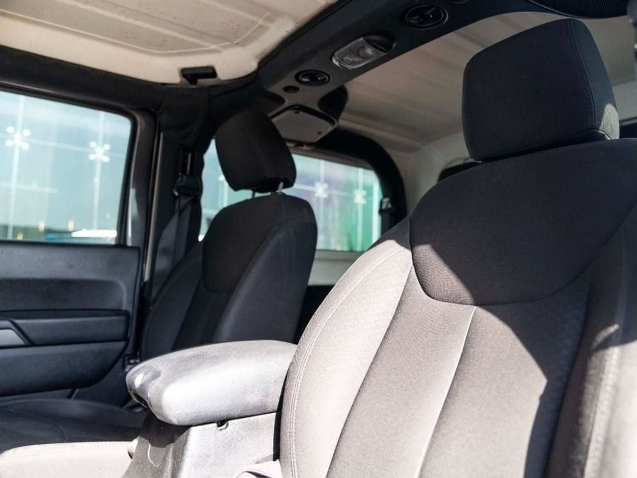 Jeep Wrangler Sport 3.6L A/T