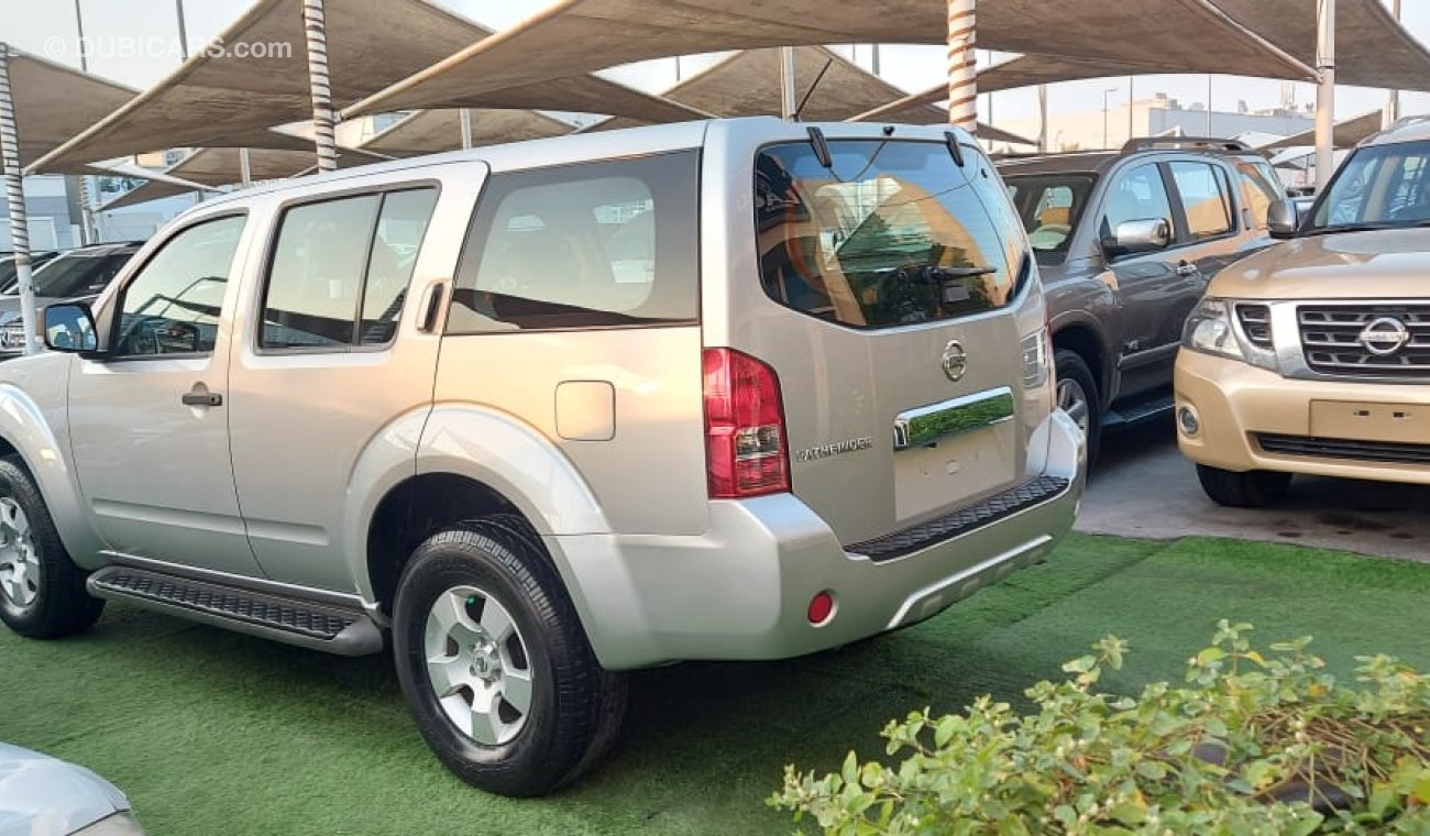 Nissan Pathfinder Gulf - Accident Free - No. 2 - Screen - Rings - Excellent condition, you do not need any expenses