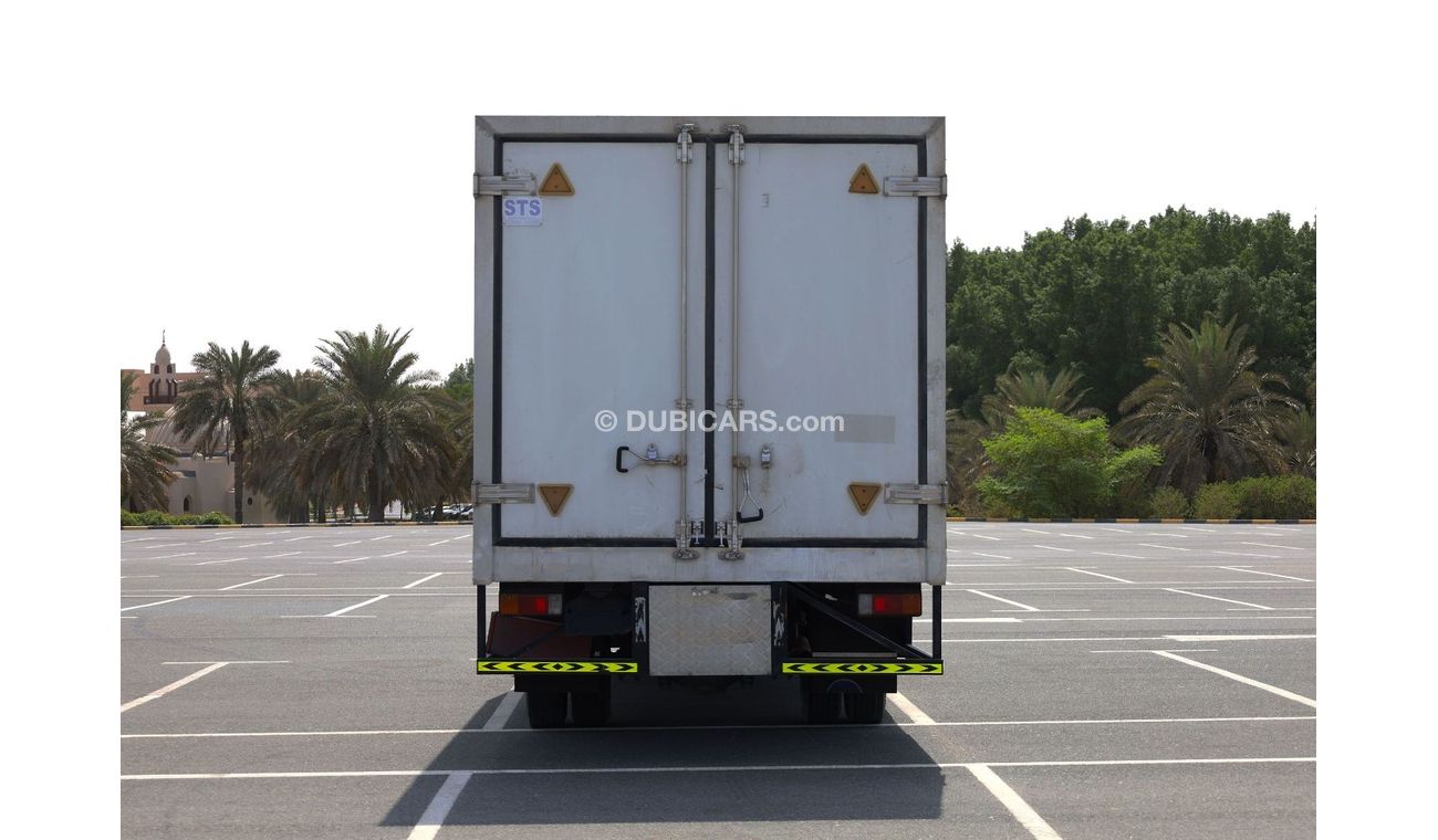 Hino 300 916 with Reefer Box M/T Diesel | GCC Specs | Like New Condition