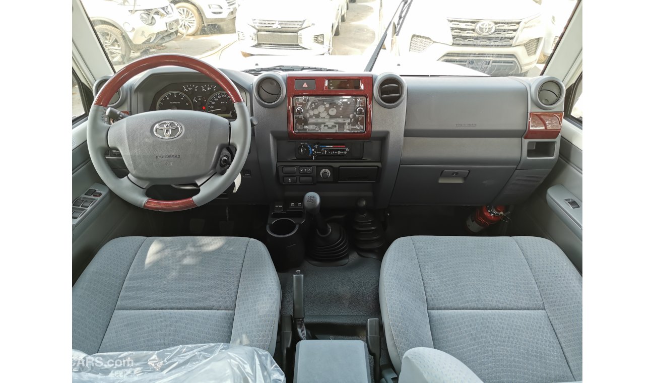 Toyota Land Cruiser Pick Up 4.5L,V8,DIESEL,DOUBLE/CABIN,PICKUP,POWER WINDOW,DIFF LOCK,ALLO/WHEELS,OVER FENDER,MT,2021MY