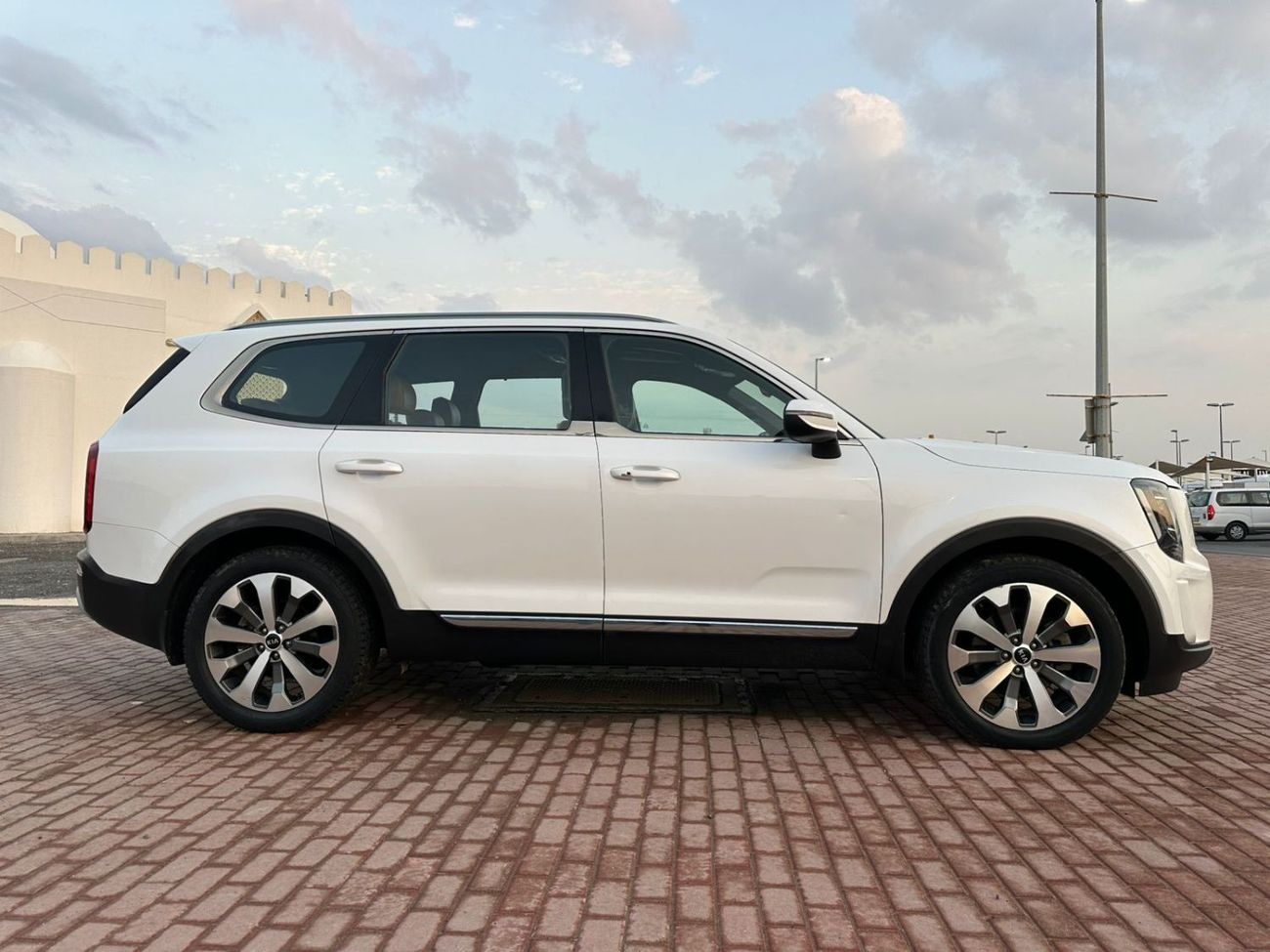 كيا تيلورايد LX 3.8L (295 HP)