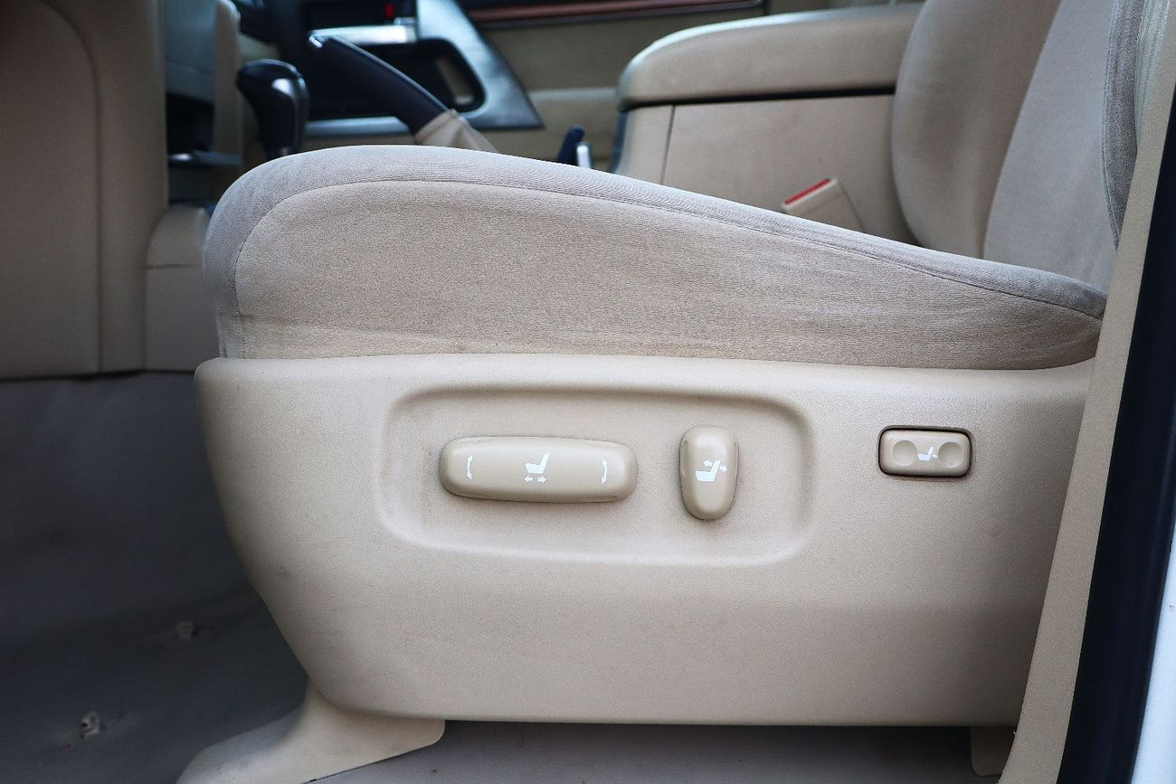 Toyota Land Cruiser VXR 5.7L 4WD